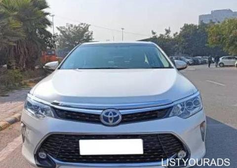 Toyota Camry Hybrid - 2017