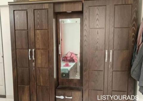 5 door wardrobe with mirror and locked available